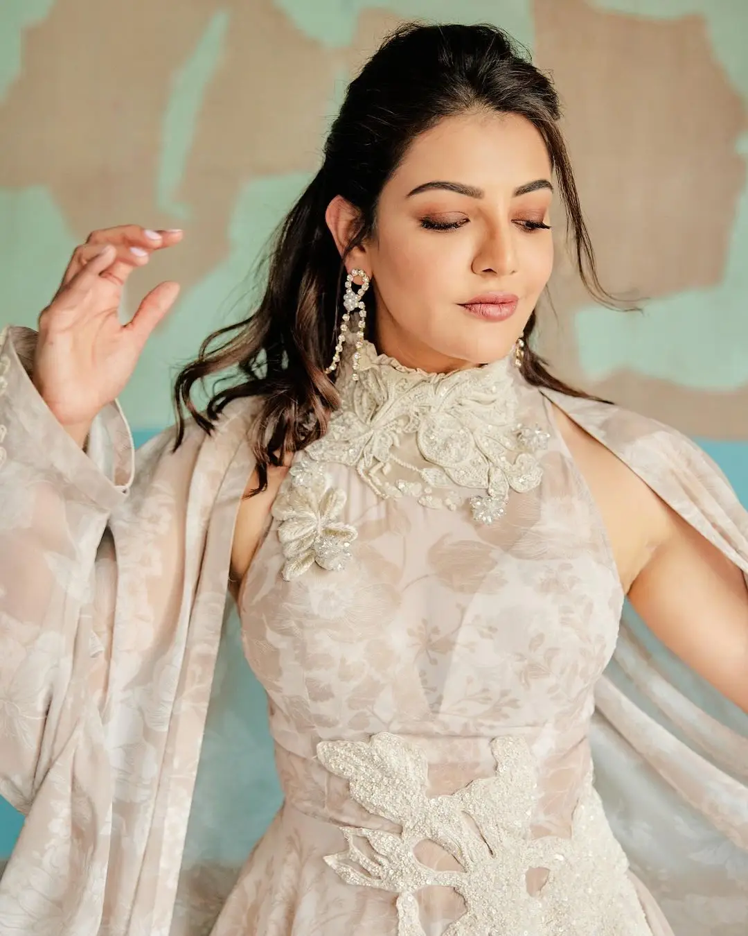 KAJAL AGGARWAL WEARING BEAUTIFUL WHITE DESIGNER GOWN